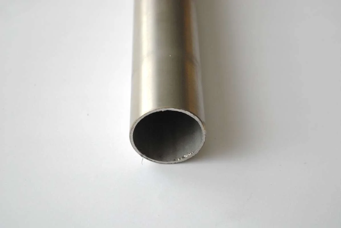 Handlaufrohr Edelstahl Rundrohr V2A – geschliffen Korn 240, 33,7